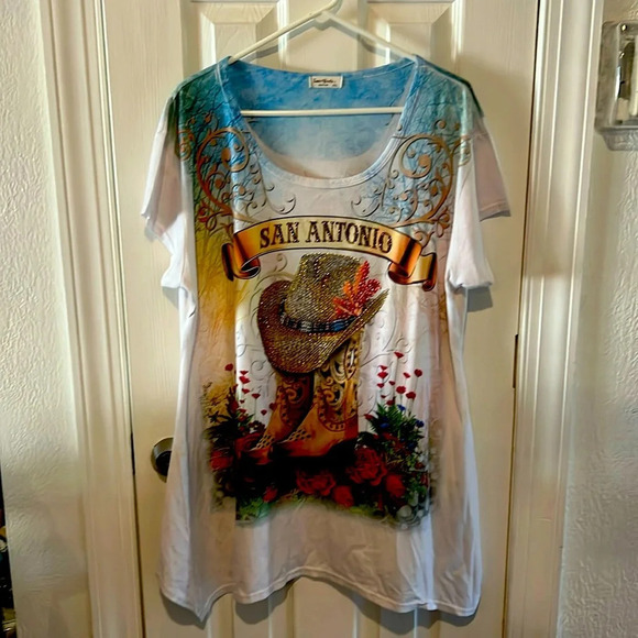 Women’s tee - Picture 1 of 4